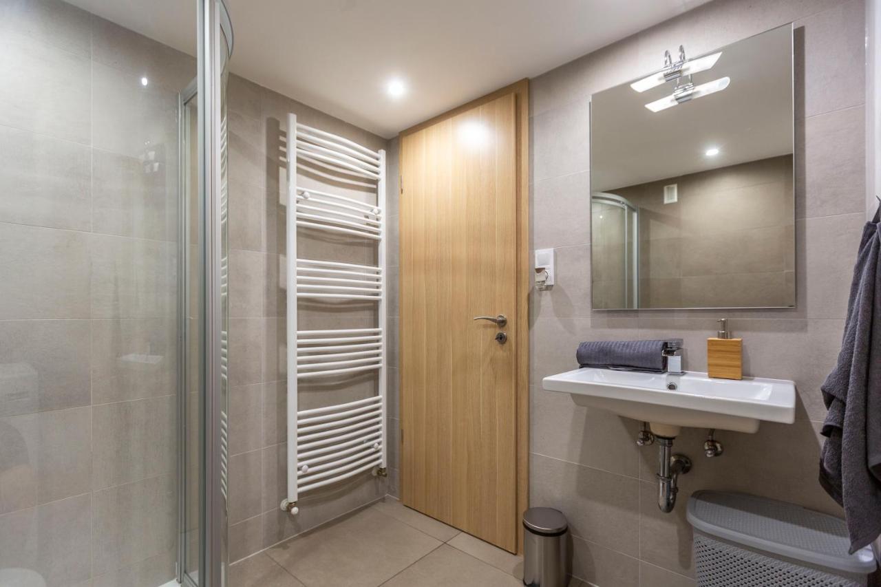 Spacious Bajcsy Residence In The Heart Of ブダペスト エクステリア 写真