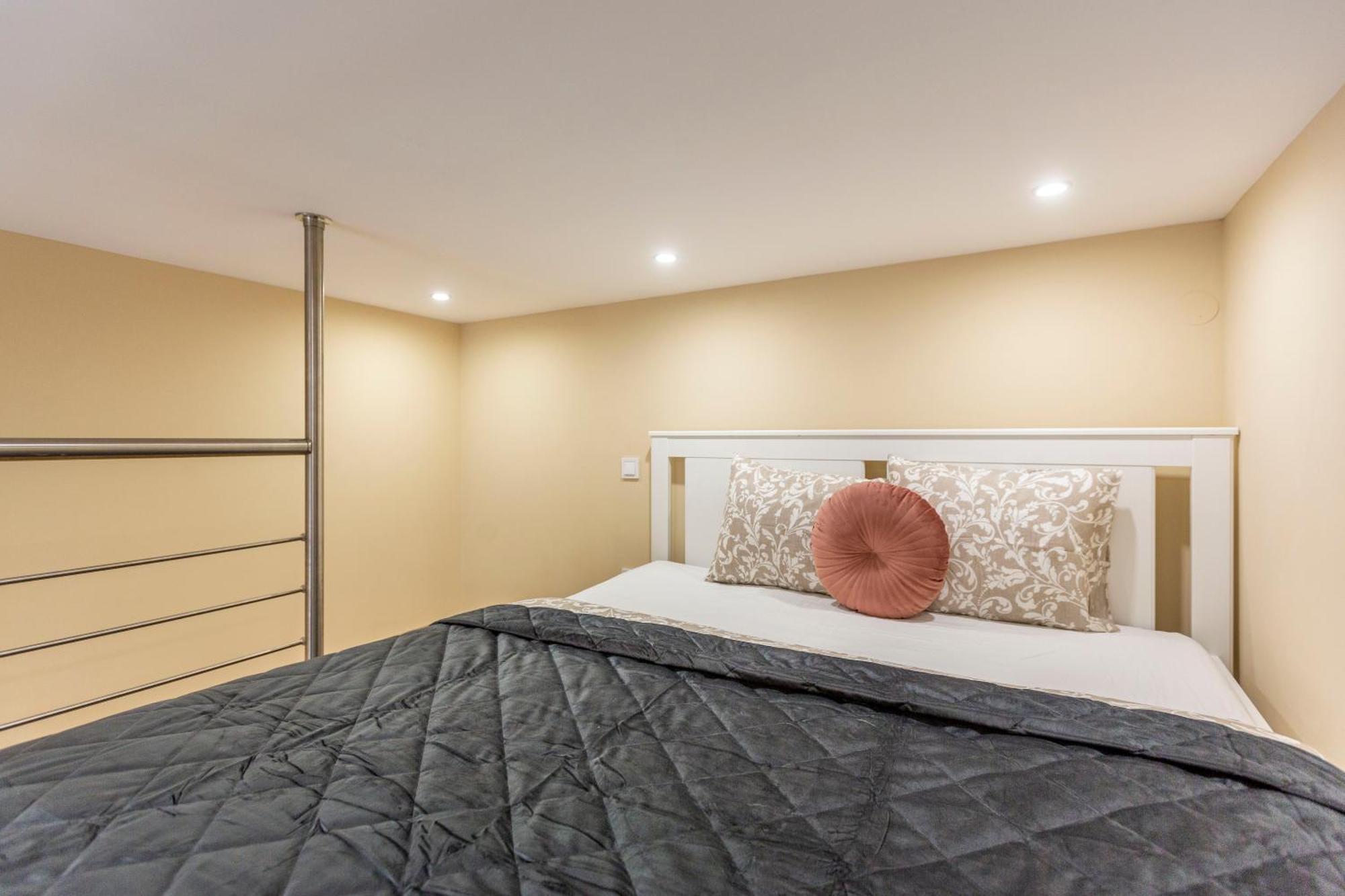 Spacious Bajcsy Residence In The Heart Of ブダペスト エクステリア 写真