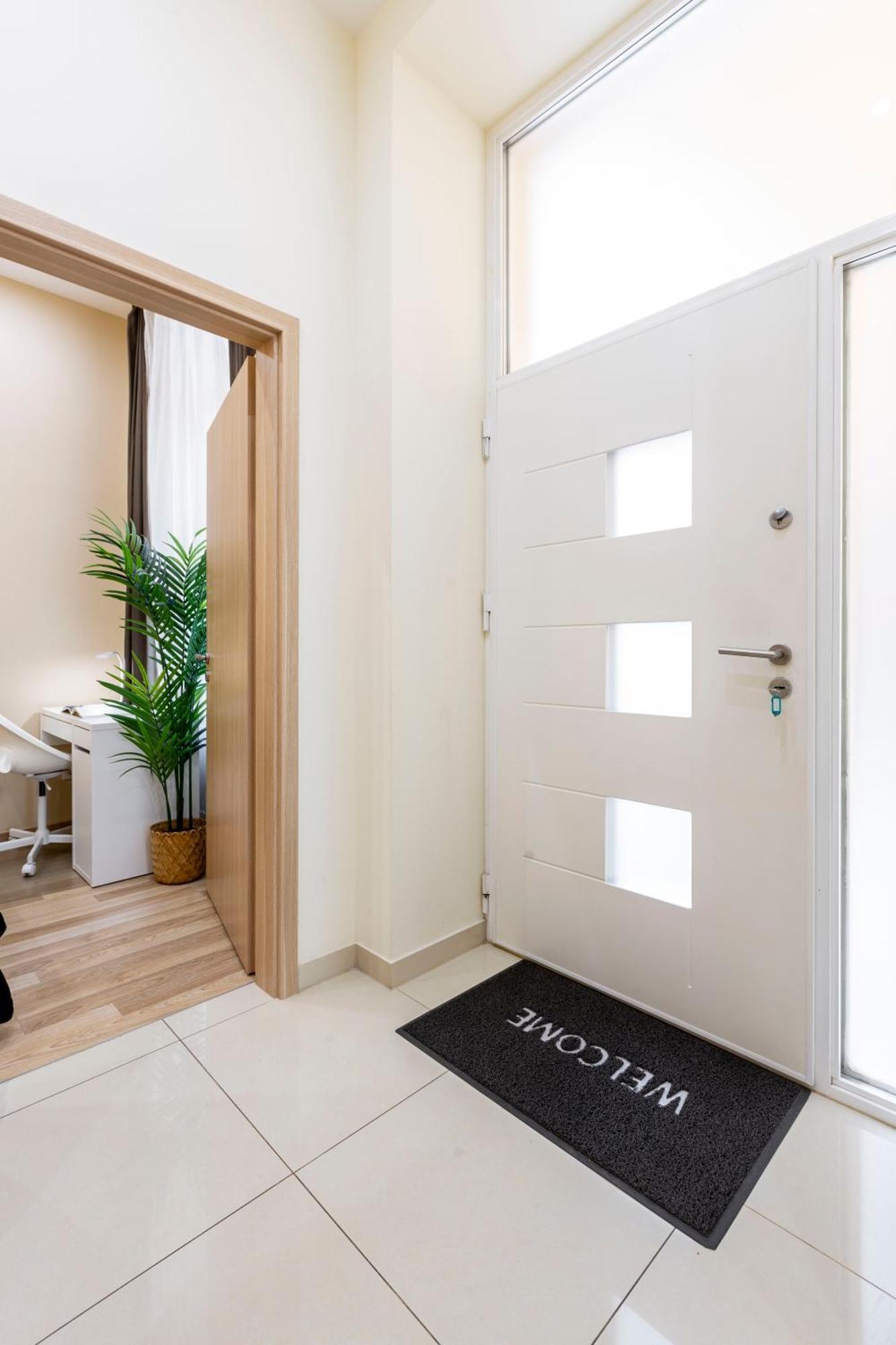 Spacious Bajcsy Residence In The Heart Of ブダペスト エクステリア 写真